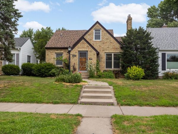 2135 Pinehurst Avenue, Saint Paul, MN 55116