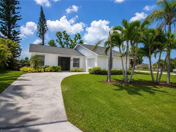 1913 SE 15th PL , CAPE CORAL, FL 33990