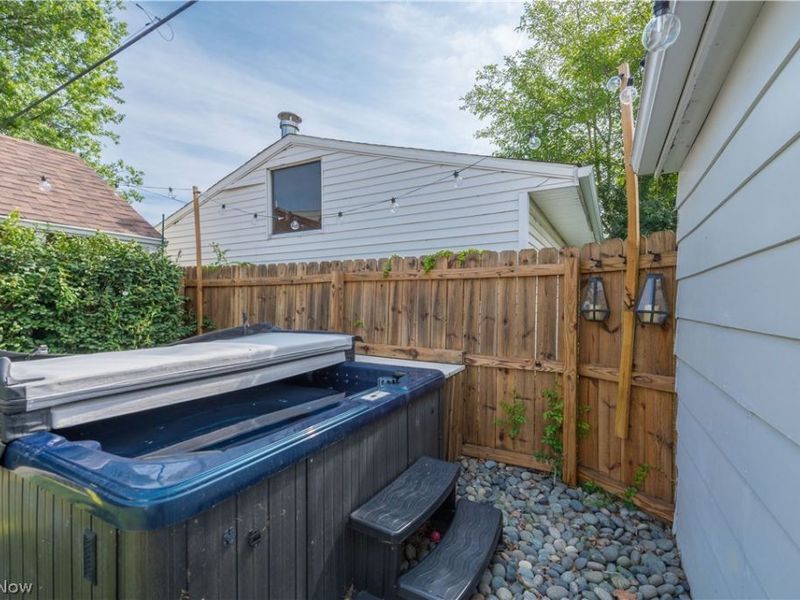 1225 Gladys Avenue , Lakewood, OH 44107 Photo 10
