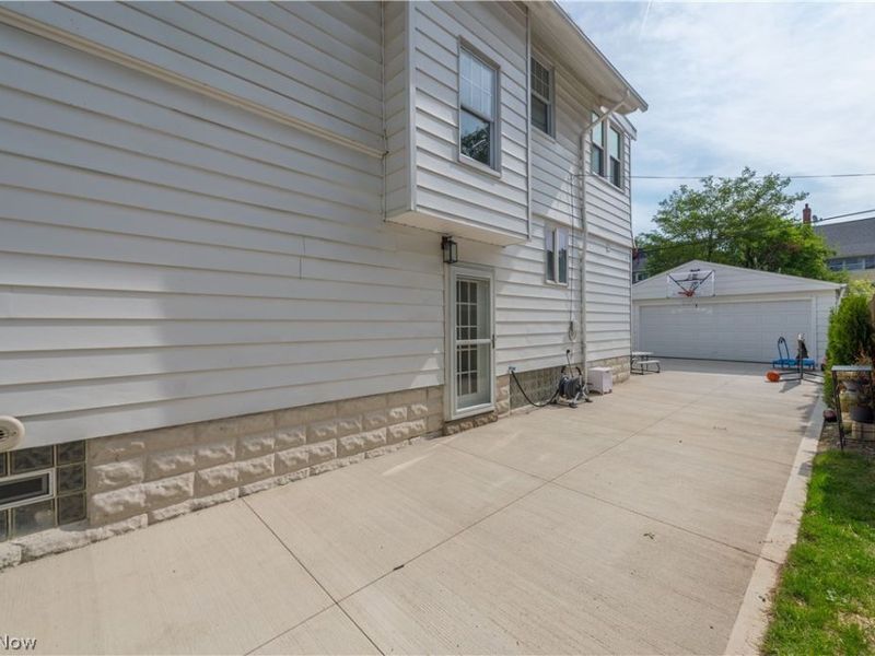 1225 Gladys Avenue , Lakewood, OH 44107 Photo 8