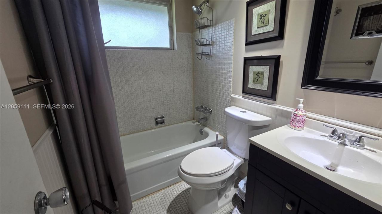300 Layne Blvd, Unit 301, Hallandale Beach, FL 33009 Photo