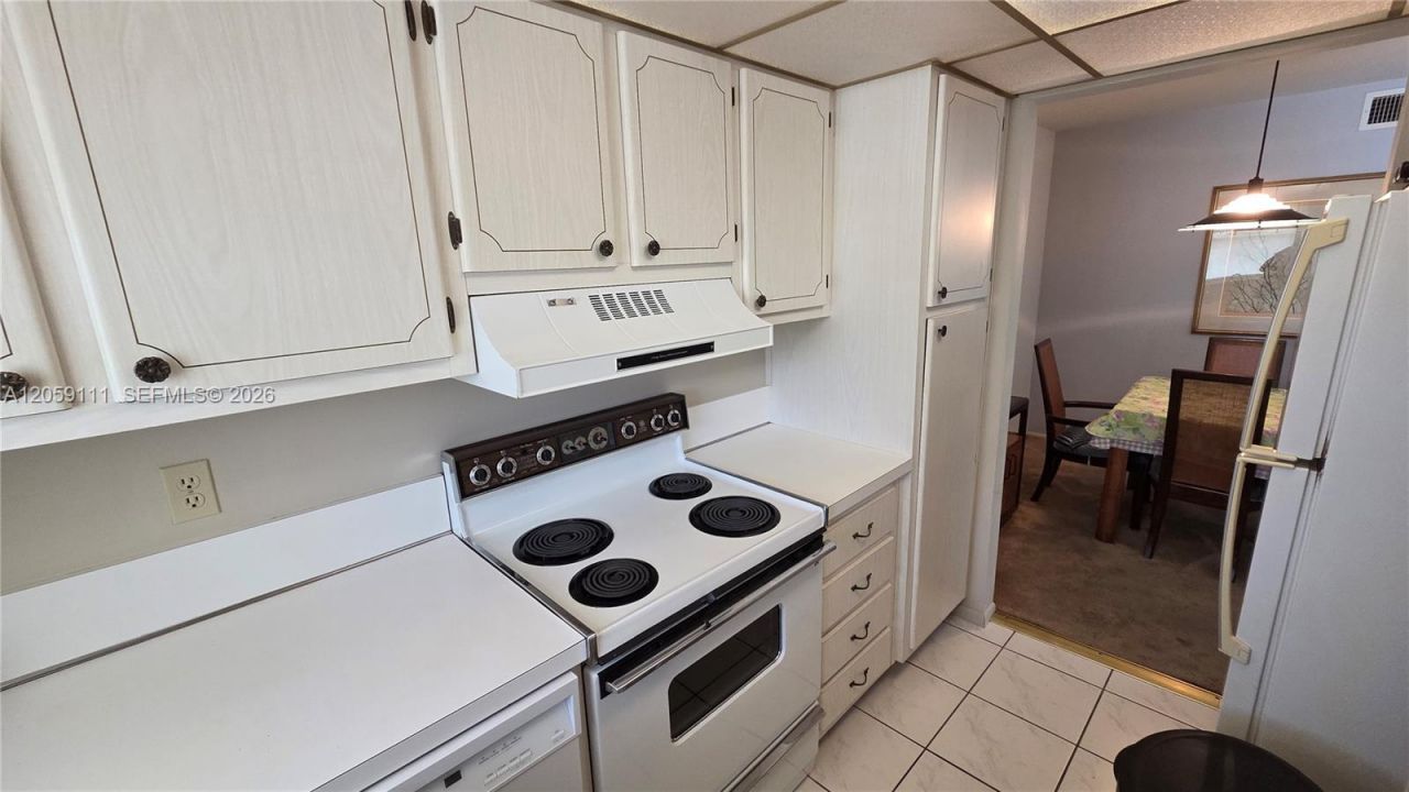 300 Layne Blvd, Unit 301, Hallandale Beach, FL 33009 Photo