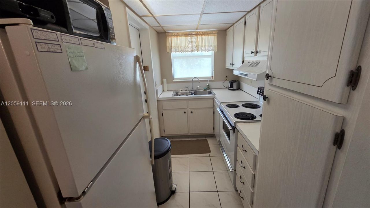 300 Layne Blvd, Unit 301, Hallandale Beach, FL 33009 Photo
