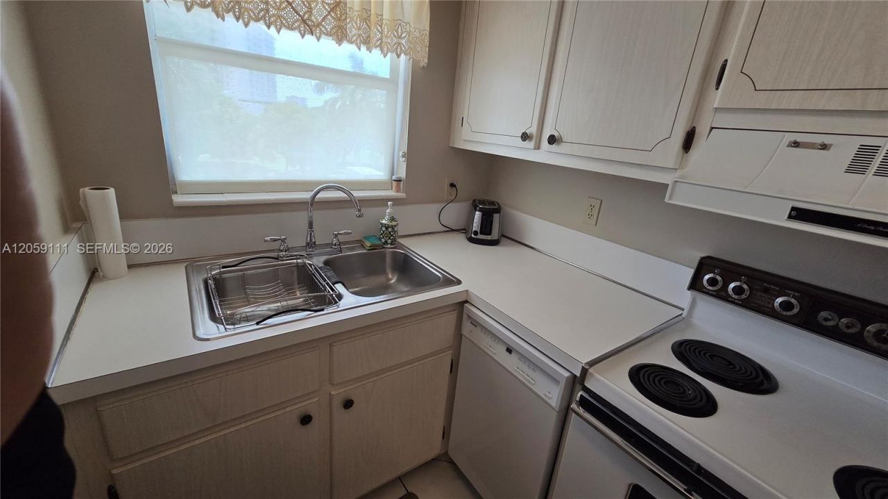 300 Layne Blvd, Unit 301, Hallandale Beach, FL 33009 Photo