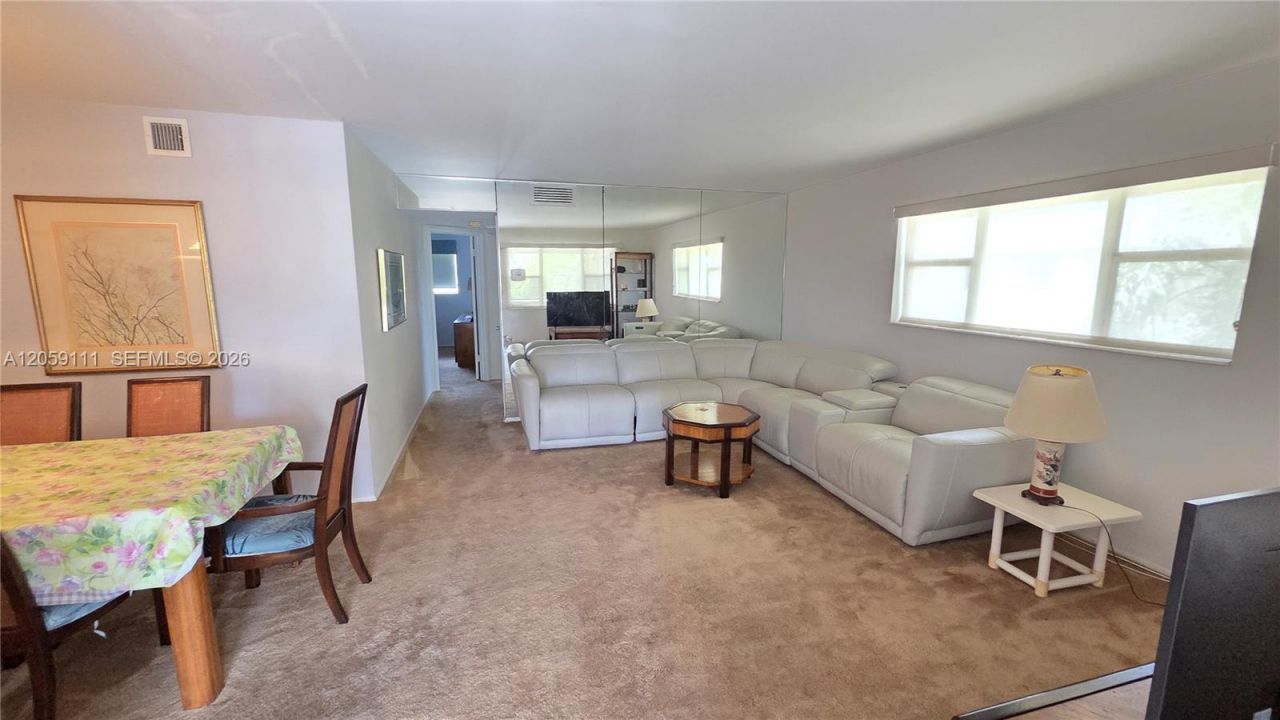 300 Layne Blvd, Unit 301, Hallandale Beach, FL 33009 Photo