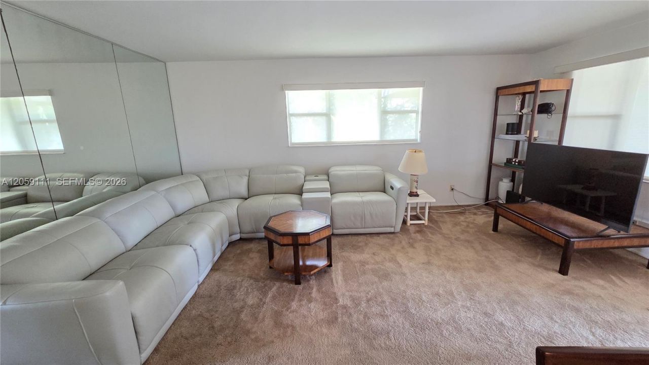 300 Layne Blvd, Unit 301, Hallandale Beach, FL 33009 Photo