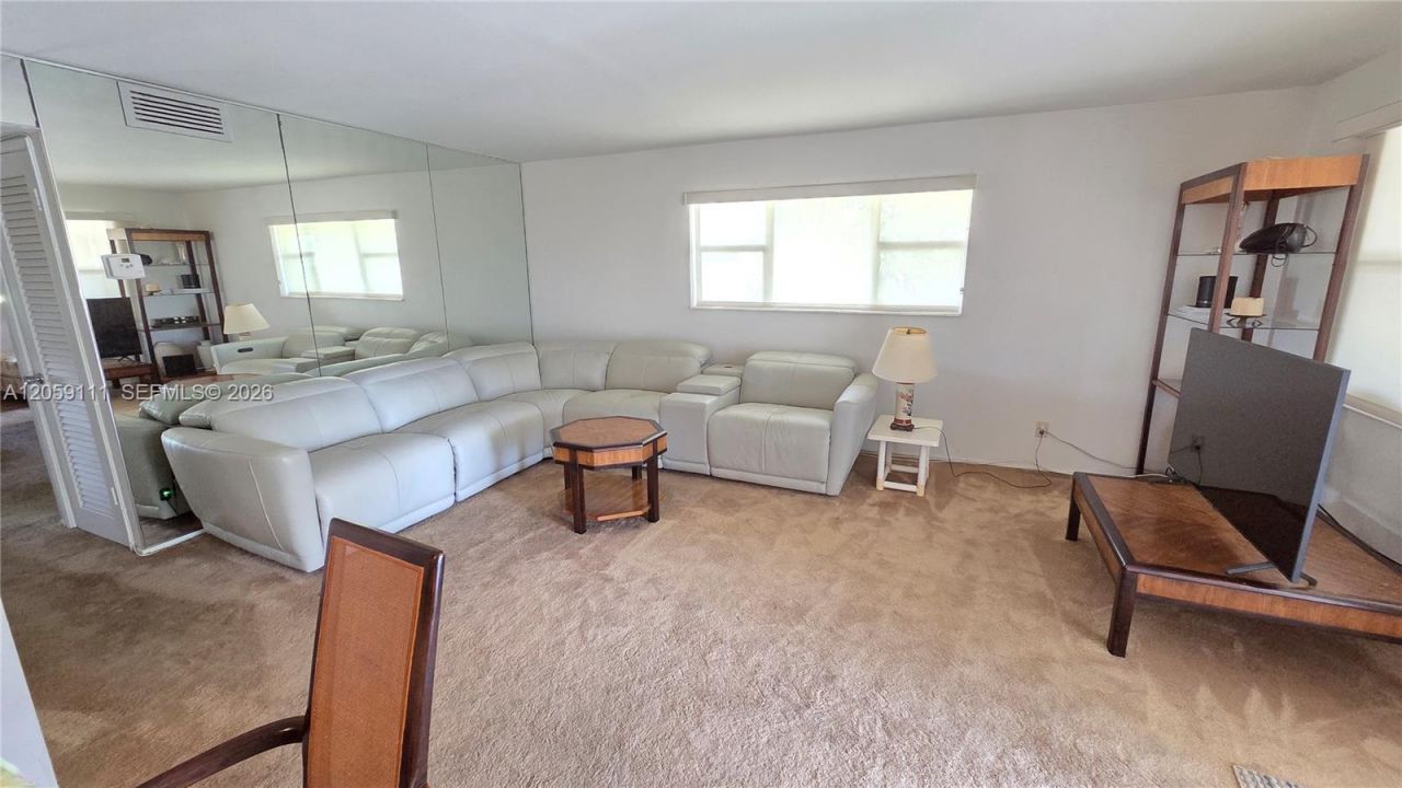300 Layne Blvd, Unit 301, Hallandale Beach, FL 33009 Photo