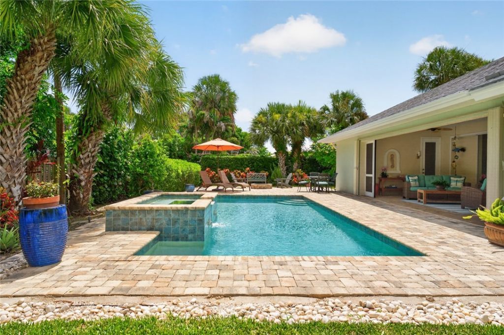 916 Pebble Lane, Vero Beach, FL 32963 Photo