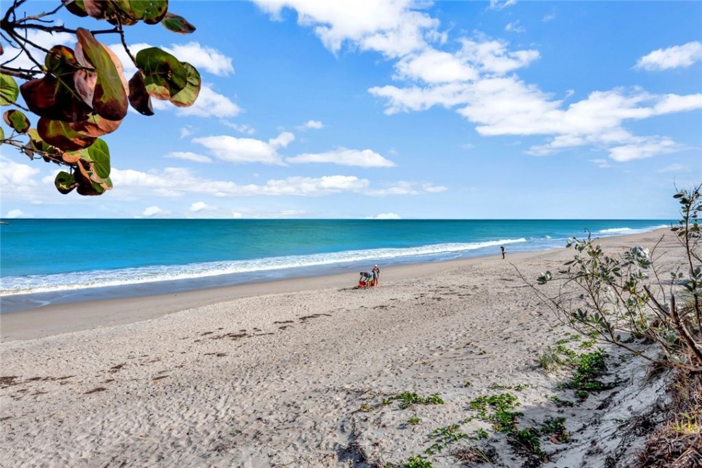 916 Pebble Lane, Vero Beach, FL 32963 Photo