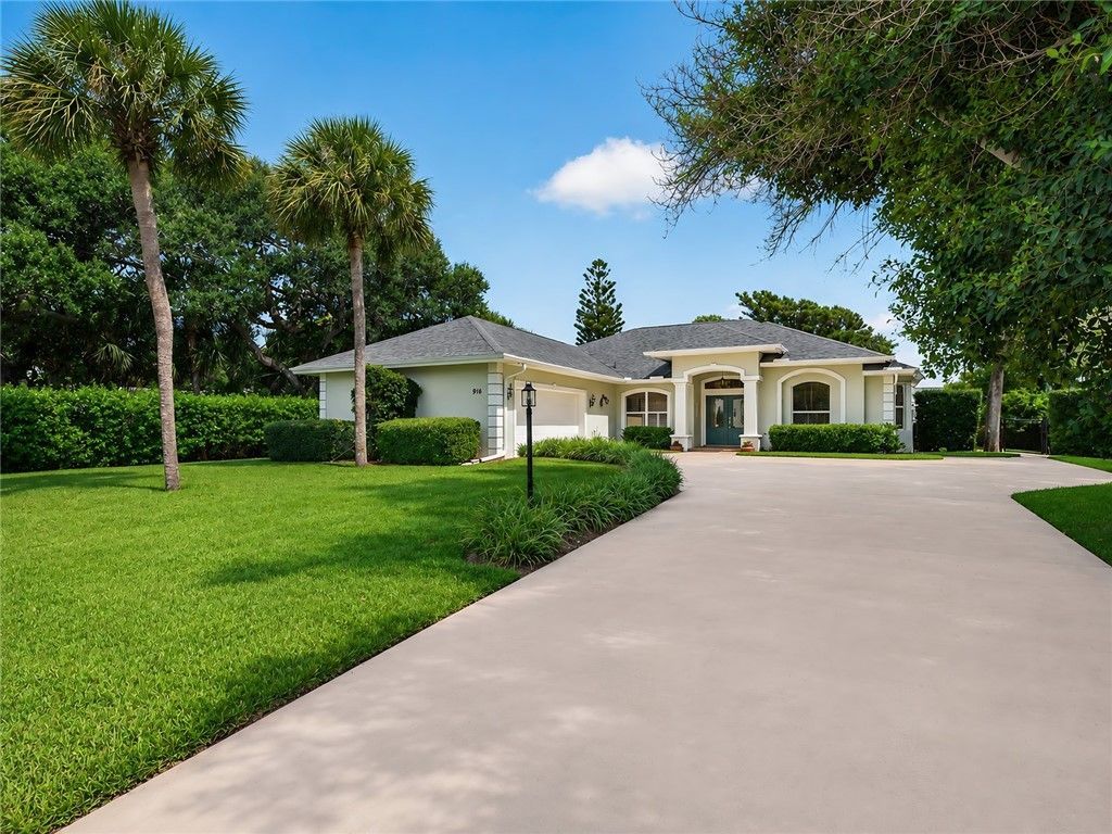 916 Pebble Lane, Vero Beach, FL 32963 Photo