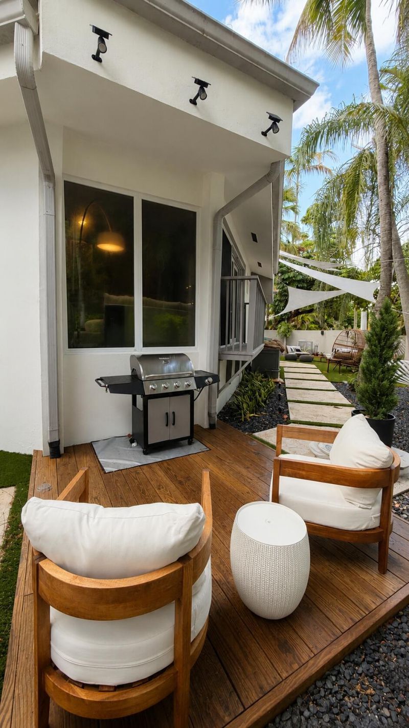 2571 Tigertail Avenue, Miami, FL 33133 Photo