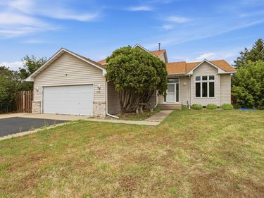 3304 W Park Drive, Burnsville, MN 55306