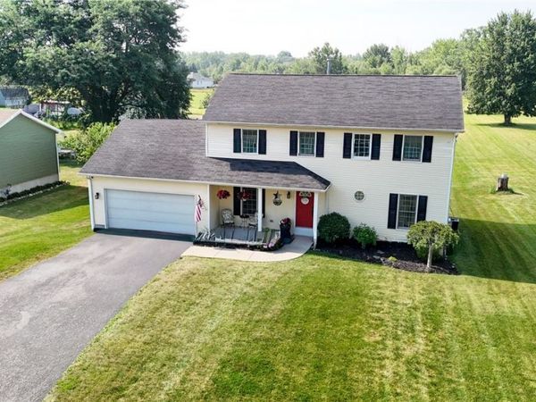 6748 E High Street , Lockport, NY 14094