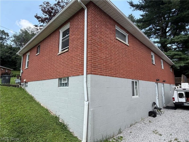 279-281 Cluster Avenue, Akron, OH 44305 Photo 2