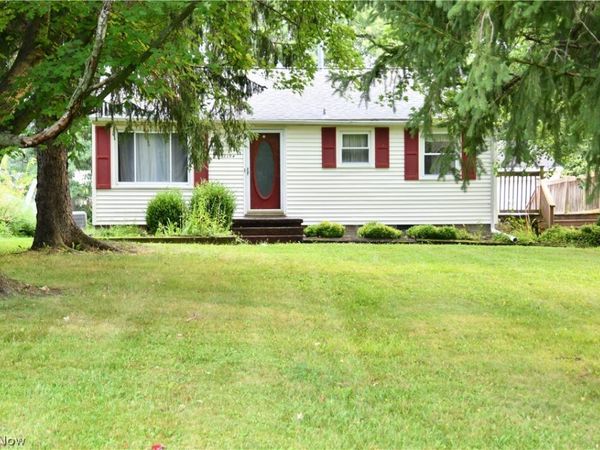 2194 Clearview Avenue NW, Champion, OH 44483
