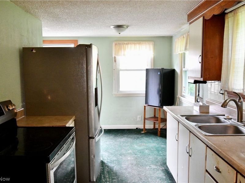 2194 Clearview Avenue NW, Champion, OH 44483 Photo 8