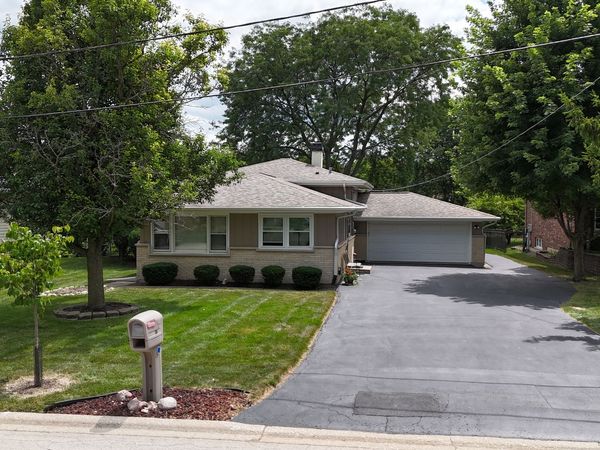 23 W 56th Place , Westmont, IL 60559