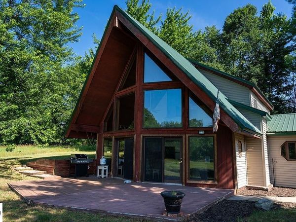 6696 Nottawa Road, Mt Pleasant, MI 48858