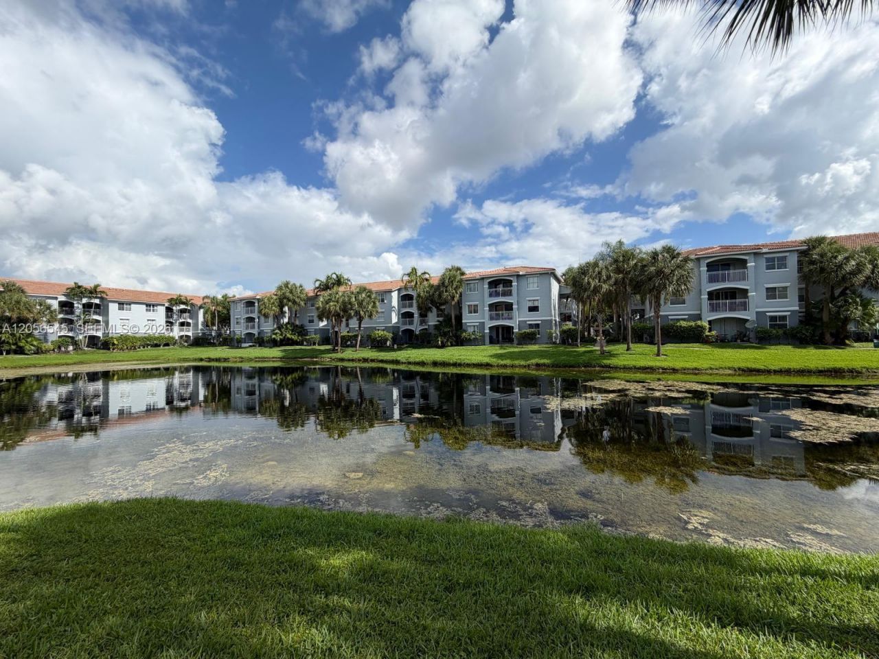 9645 NW 1st Ct, Unit 1-110, Pembroke Pines, FL 33024 Photo