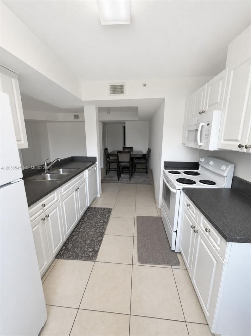 9645 NW 1st Ct, Unit 1-110, Pembroke Pines, FL 33024 Photo