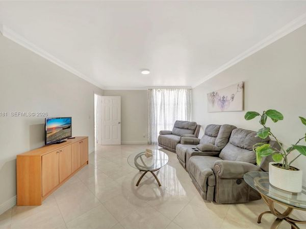 200 172nd St , Unit 220, Sunny Isles Beach, FL 33160