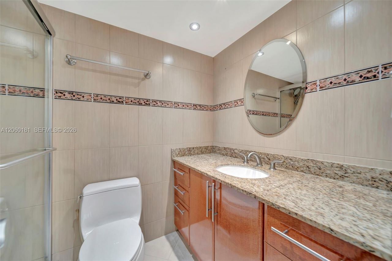 200 172nd St, Unit 220, Sunny Isles Beach, FL 33160 Photo