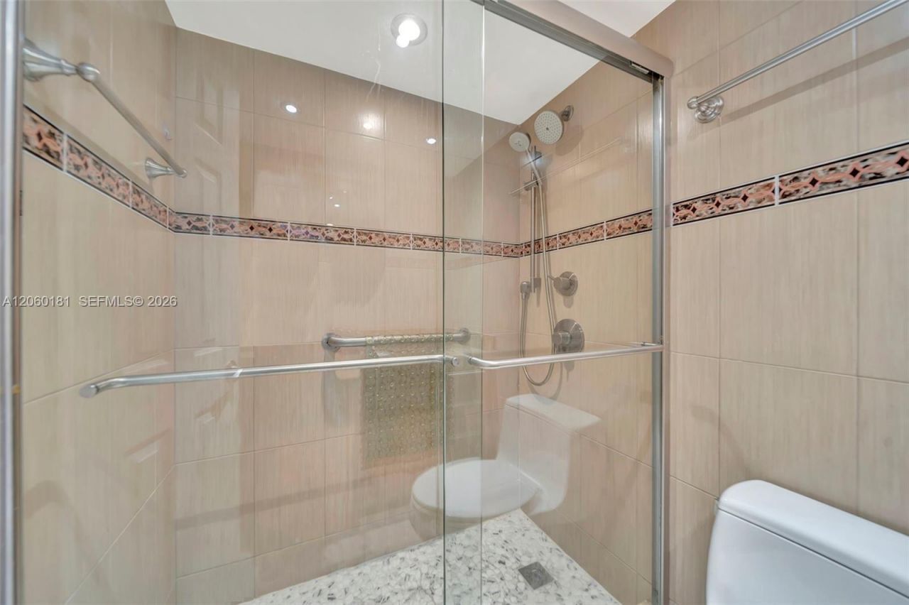 200 172nd St, Unit 220, Sunny Isles Beach, FL 33160 Photo