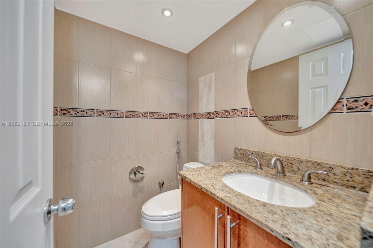200 172nd St, Unit 220, Sunny Isles Beach, FL 33160 Photo