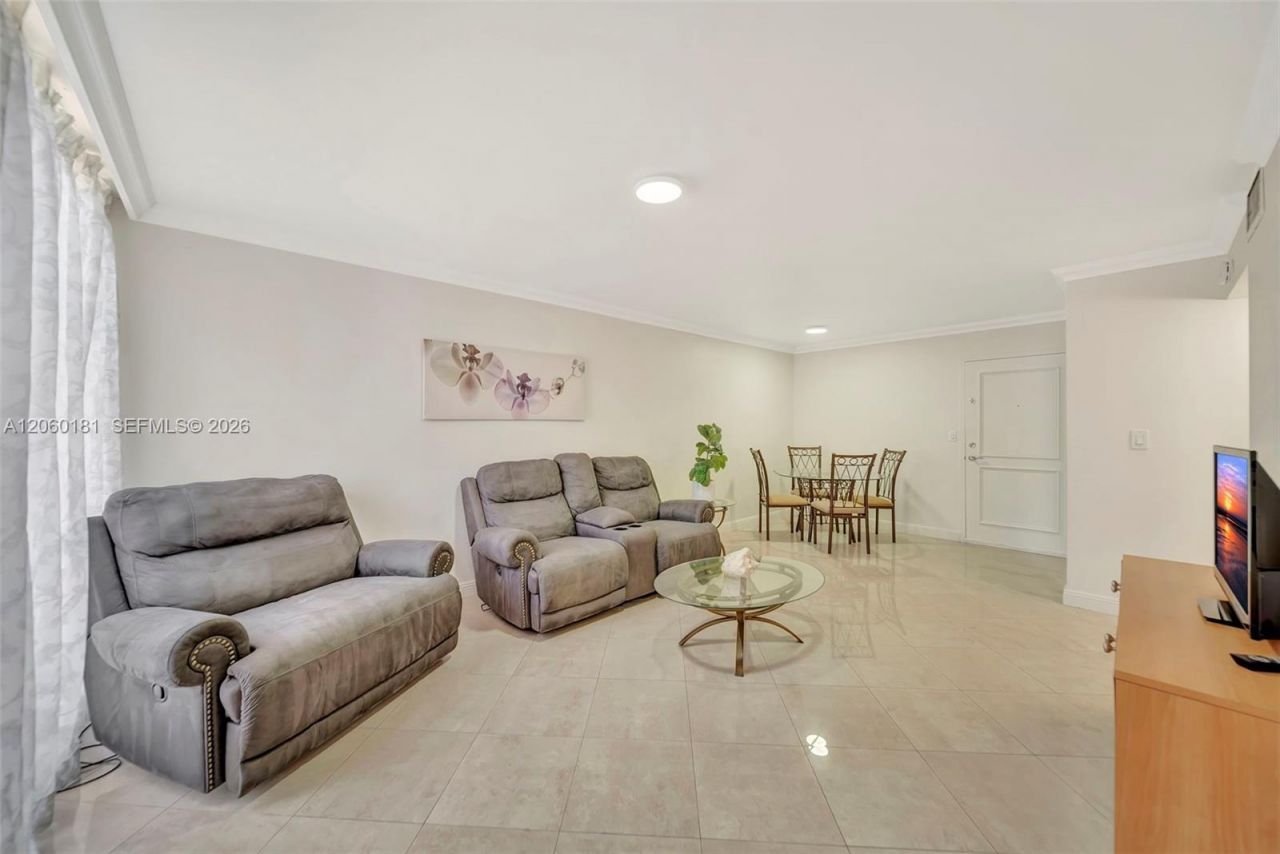 200 172nd St, Unit 220, Sunny Isles Beach, FL 33160 Photo