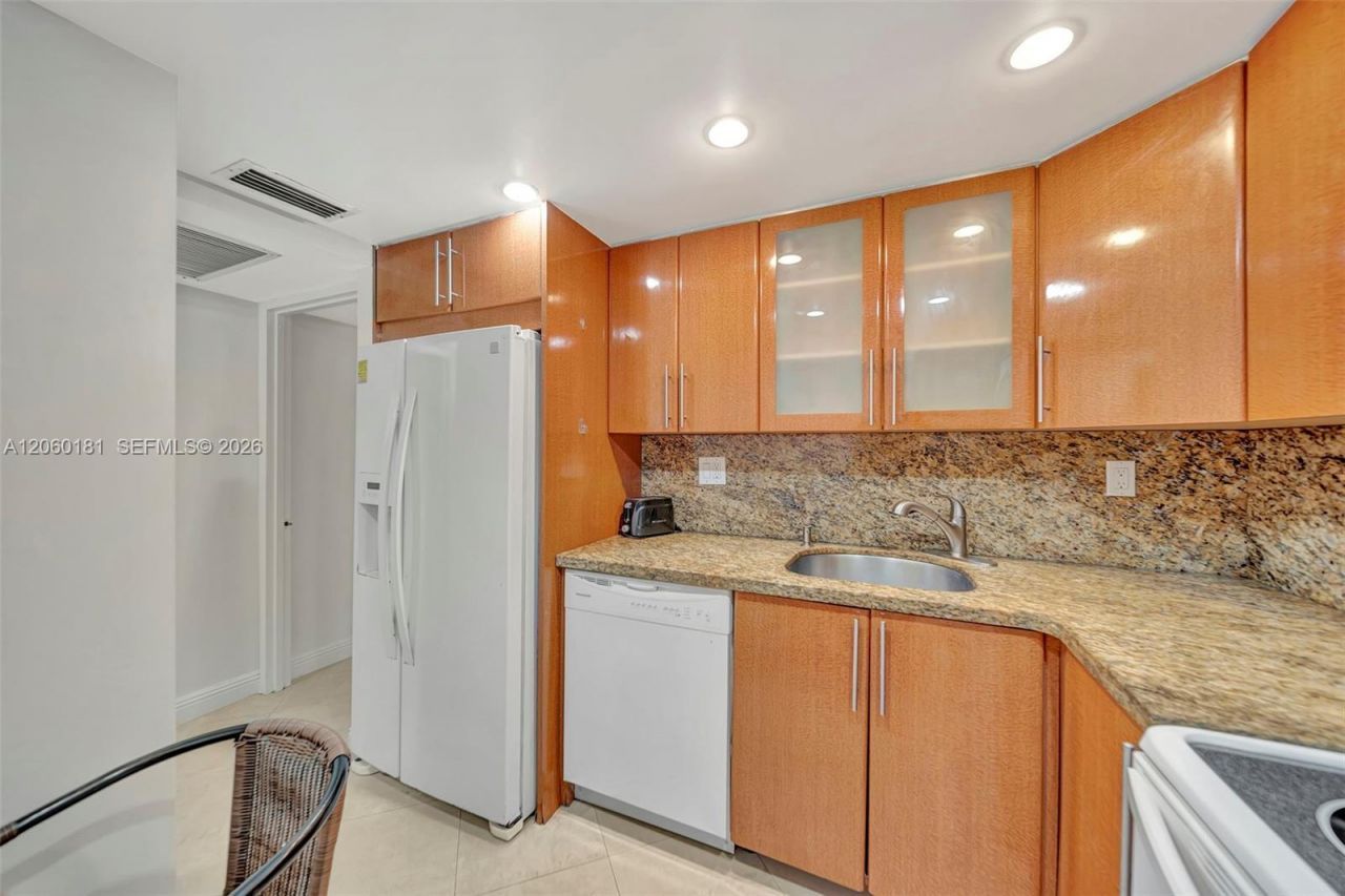 200 172nd St, Unit 220, Sunny Isles Beach, FL 33160 Photo