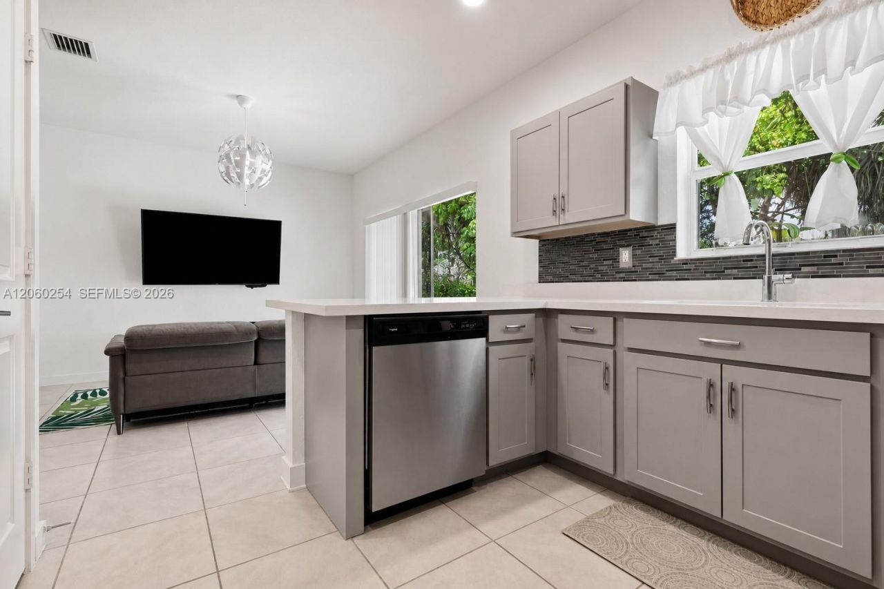 484 NE 4th Ave , Florida City, FL 33034 Photo