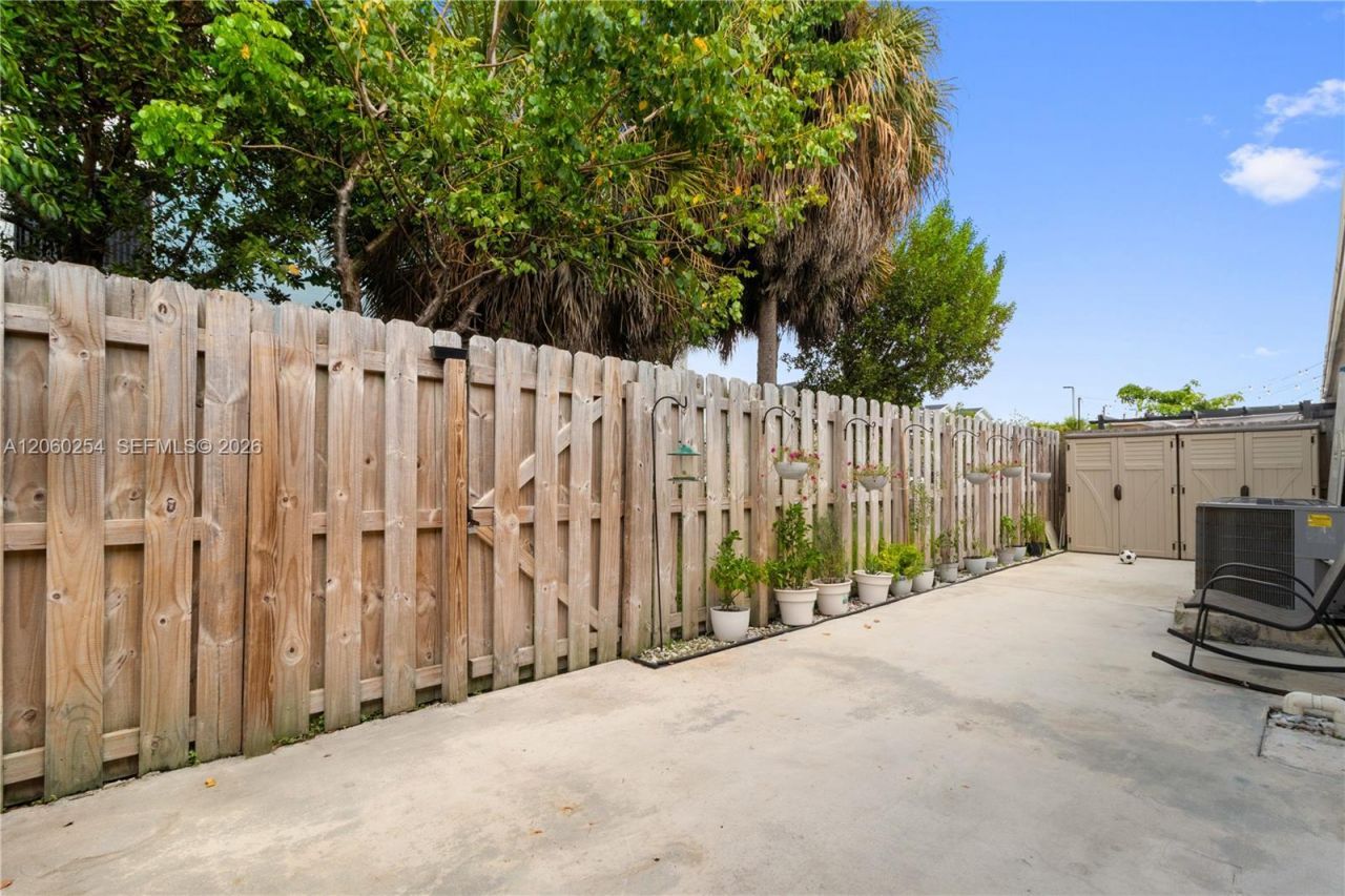 484 NE 4th Ave , Florida City, FL 33034 Photo