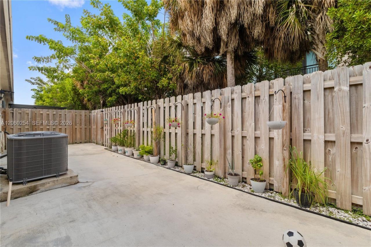 484 NE 4th Ave , Florida City, FL 33034 Photo