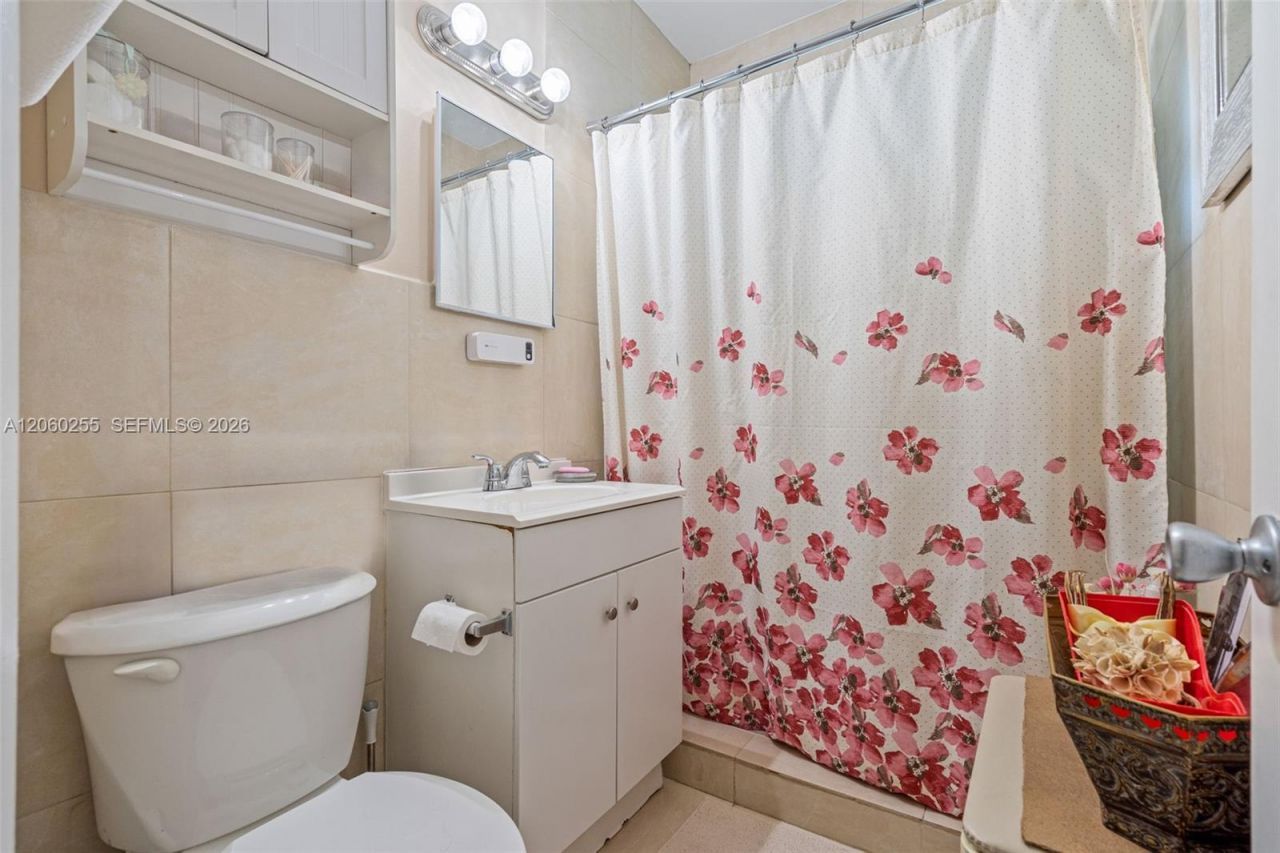 4450 W Flagler St , Miami, FL 33134 Photo