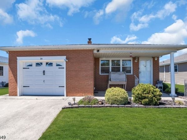 15 Capri Ct, Berkeley, NJ 08757
