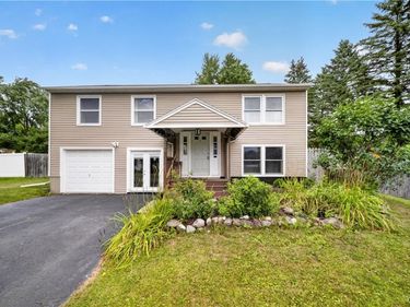 8180 Capricorn Drive, Liverpool, NY 13090