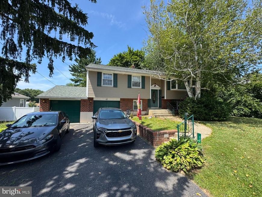 17 Blackthorne Lane, Aston, PA 19014 Main Photo