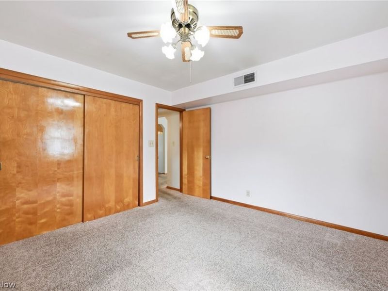 2325 North Road , Warren, OH 44483 Photo 17