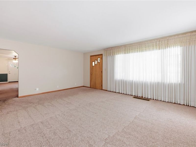 2325 North Road , Warren, OH 44483 Photo 3