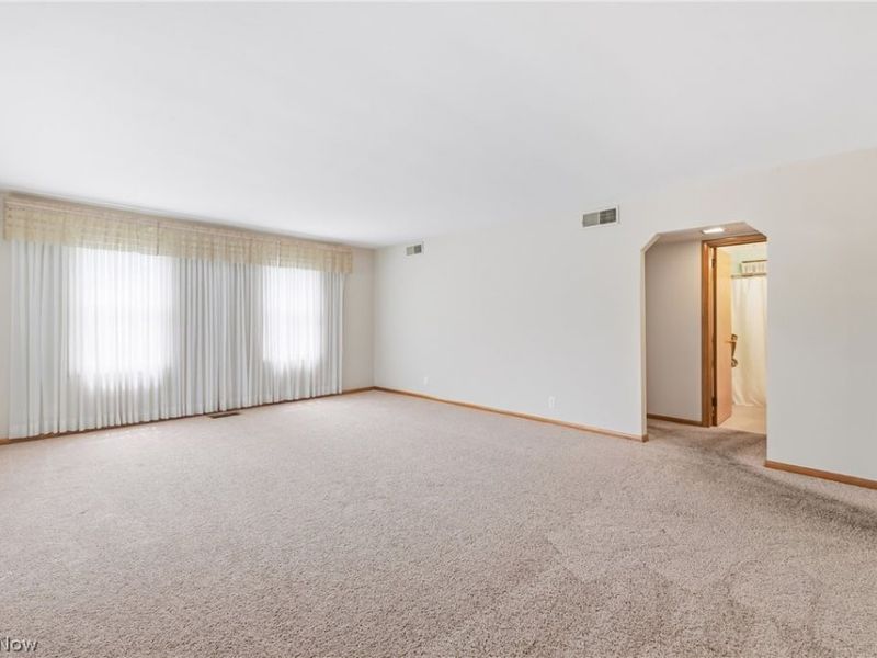 2325 North Road , Warren, OH 44483 Photo 4