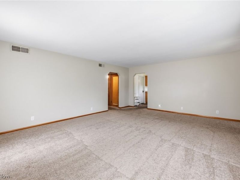 2325 North Road , Warren, OH 44483 Photo 5