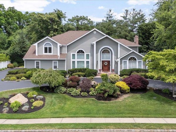 4 Shannon Drive , Woodbury, NY 11797