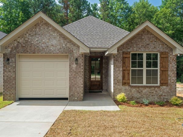 80 Riviera Dr., Hattiesburg, MS 39402