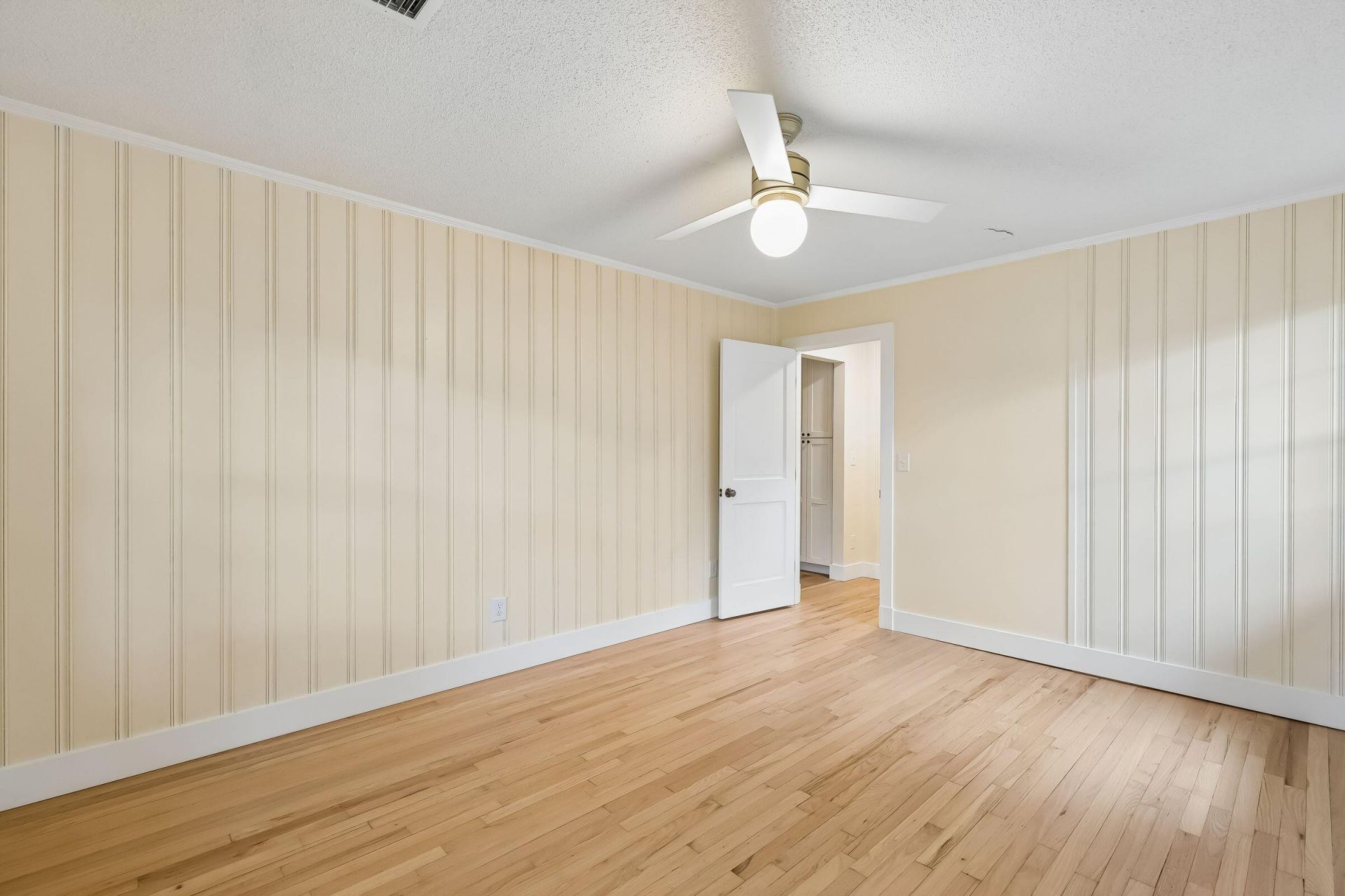 5034 Victoria Avenue Photo 15