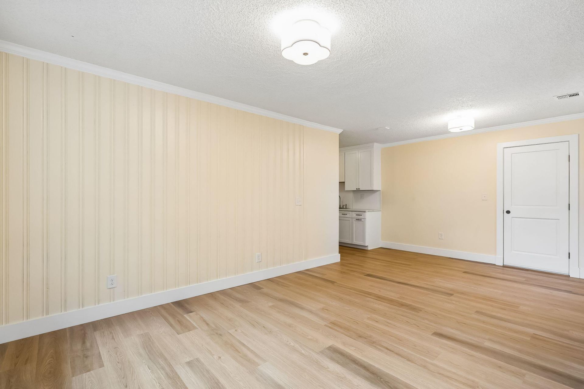 5034 Victoria Avenue Photo 16