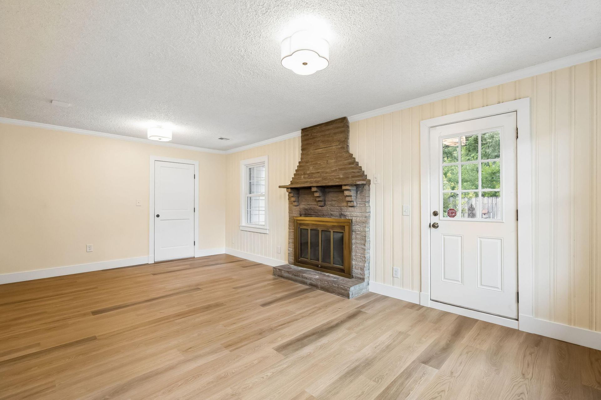 5034 Victoria Avenue Photo 6