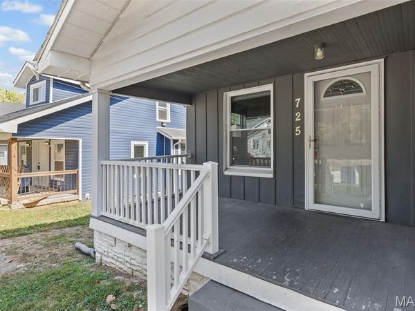 725 Park Drive , Alton, IL 62002