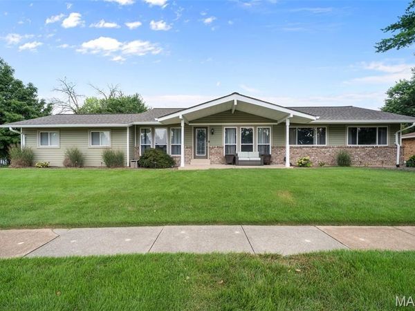 819 Big Bend Woods Drive, Ballwin, MO 63021
