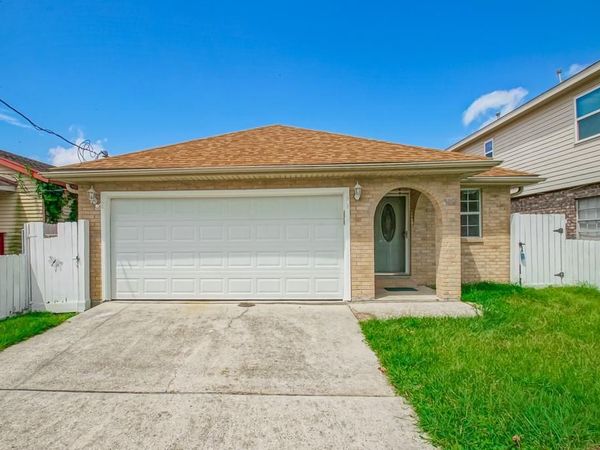 7826 READ Boulevard , New Orleans, LA 70127