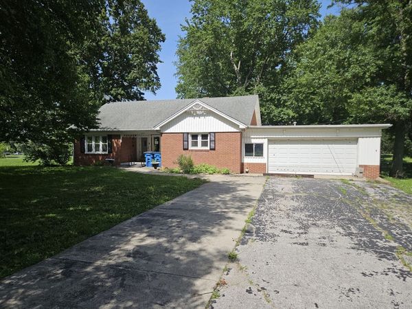 2415 College Drive , Mt Carmel, IL 62863